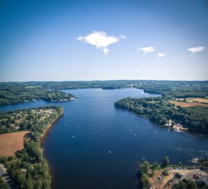 Week-end au bord d’un lac : 6 destinations nature pour se ressourcer en France
